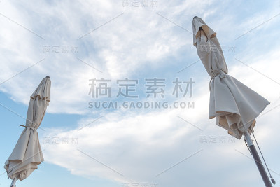 合伞与天空背景