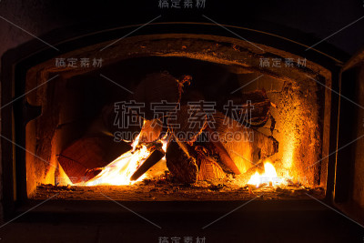 壁炉的照片。