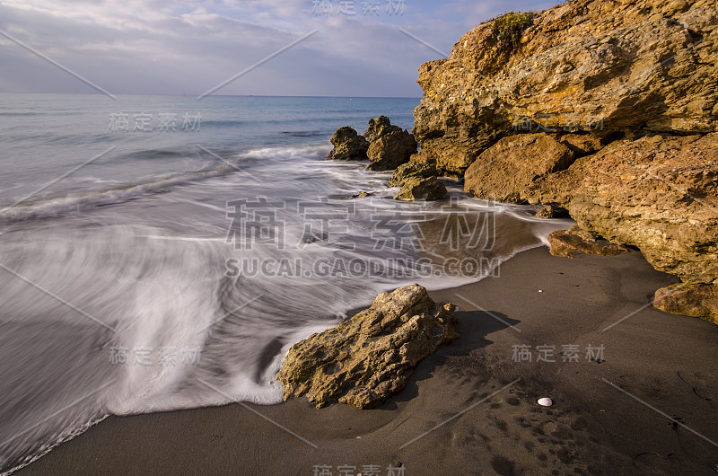 Torrox海滩，位于西班牙太阳海岸(马拉加)的中心