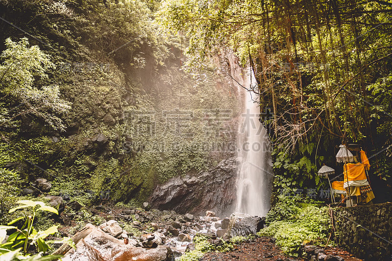 印尼巴厘岛大峡谷的大瀑布