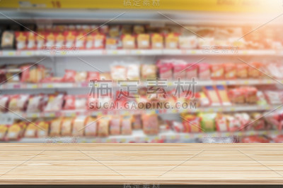 木质桌面模糊超市背景-可以用于展示或蒙太奇您的产品。