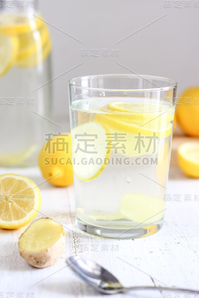 柠檬姜水排毒