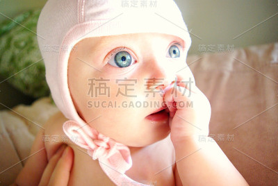 蓝眼睛的婴儿
