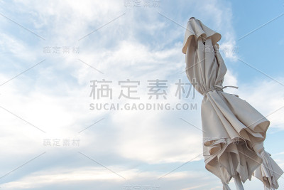 合伞与天空背景