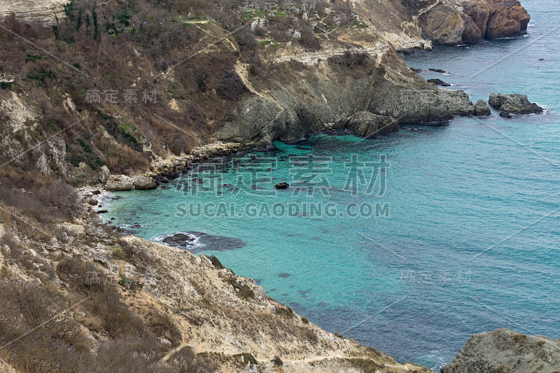 黑海的沙滩，碧绿的海水