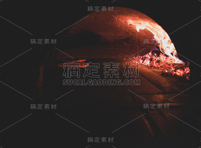 烤箱里的石头烤披萨