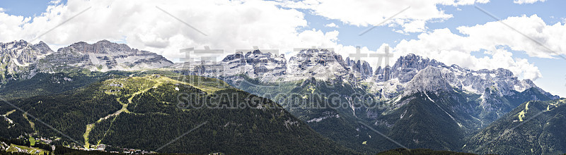 Trentino,意大利。布伦塔白云石的天空多云