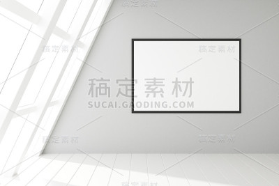 空白框架在一个空白的白色阁楼内部