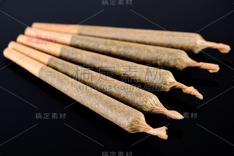 医用大麻大麻接头黑色背景，近距离观看