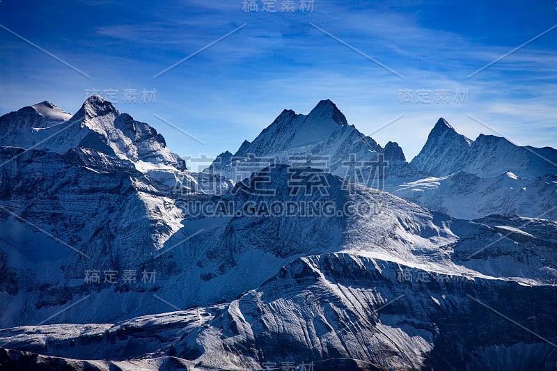 瑞士著名的三座山峰，艾格尔峰，Mönch峰和少女峰