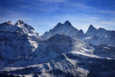 瑞士著名的三座山峰，艾格尔峰，Mönch峰和少女峰
