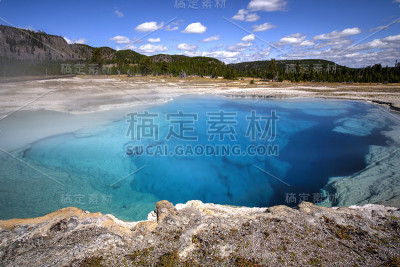 怀俄明州黄石国家公园饼干盆地的蓝宝石池