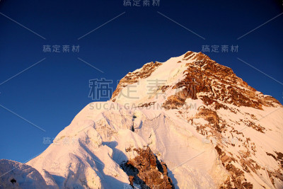 尼泊尔阿玛达布拉姆山的近景