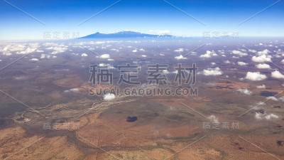 雪山覆盖的乞力曼沙罗的风景