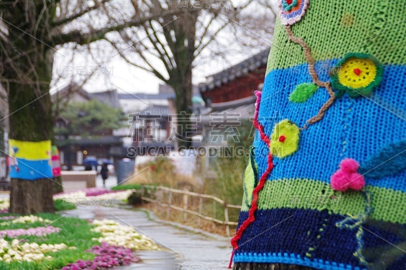 在韩国全州的雨天参观韩屋村