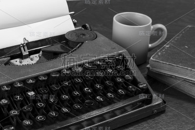 打字纸和咖啡