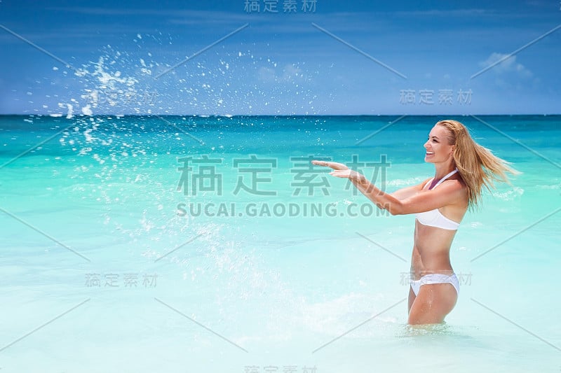 海滩上的美女