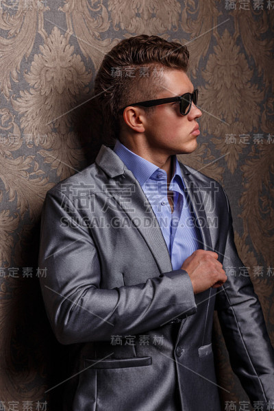 穿着夹克的男人的时尚肖像