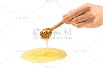 女人手里拿着蜂蜜。