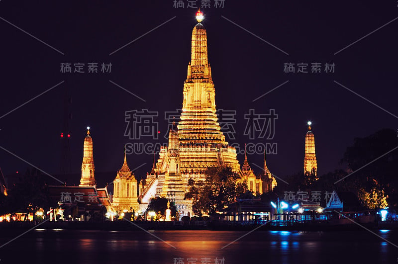 Wat Arun temple in night light