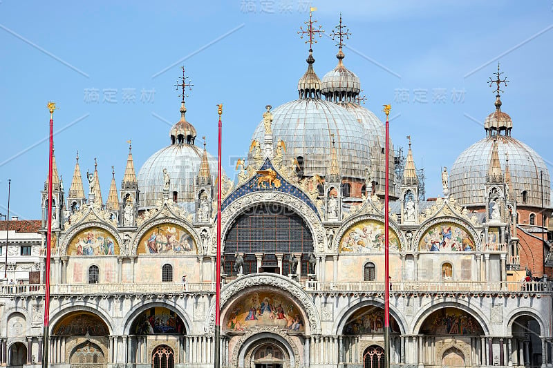 著名的圣马可大教堂(Basilica di San Marco)在圣马可广场(Piazza San 