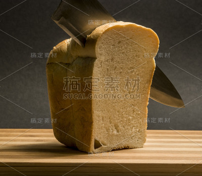 哀悼早餐用的切好的面包