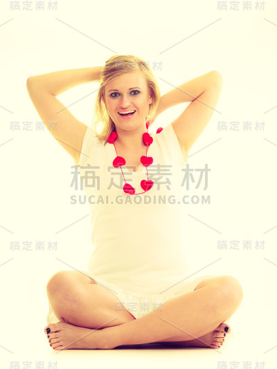 小红心的女人。慈善机构。