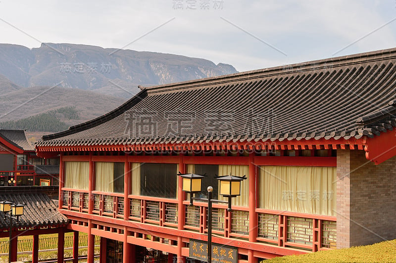 游客中心在少林寺(少林寺)，一个禅宗佛教寺庙。联合国教科文组织世界遗产