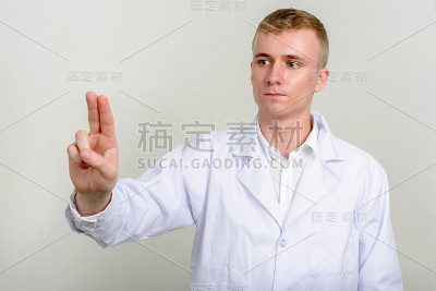 年轻的医生
