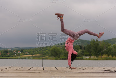 少年表演体操明星