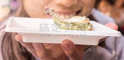 吃广岛生蚝