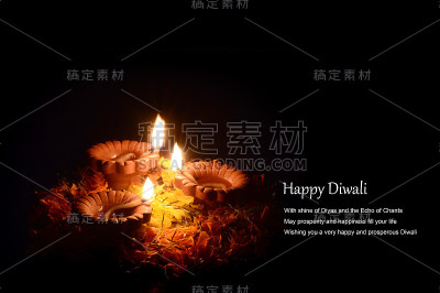 在排灯节庆祝期间点燃的粘土迪亚灯。问候卡设计印度的光节日称为排灯节