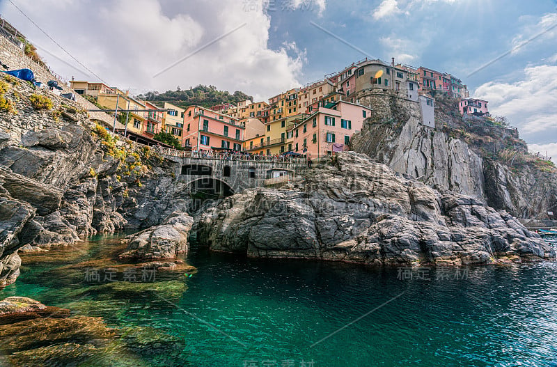 船码头地区Vernazza，老渔村，在Cinque Terre，意大利。