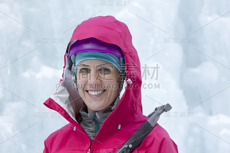 女性冰上登山者肖像