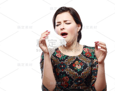 打喷嚏的女人