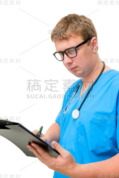 医生把调查结果写在一个文件夹里