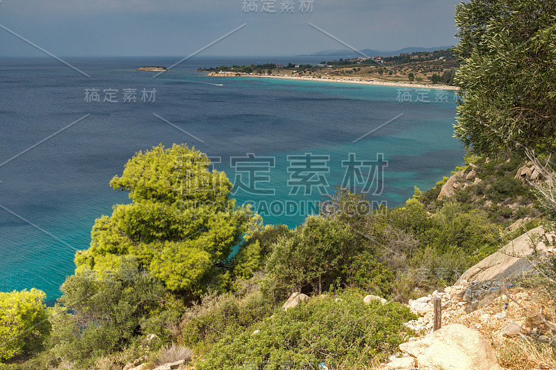 希腊查尔基迪基西托尼亚半岛的阿吉奥斯约阿尼斯海滩全景