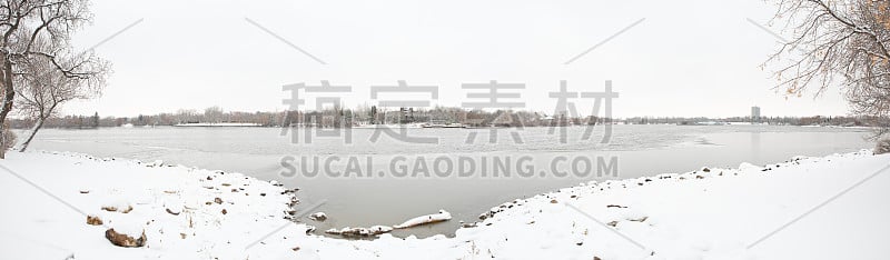 全景冬天在里贾纳Wascana湖