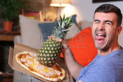 爱上夏威夷披萨的男人
