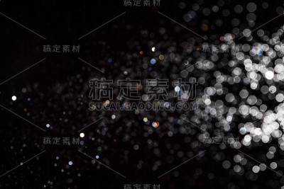 黑色的散景在黑色上