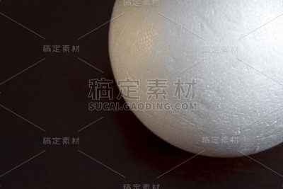 桌上的白球