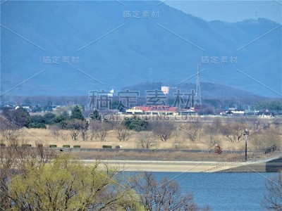 日本的蓝山。口木县。春天的开始。