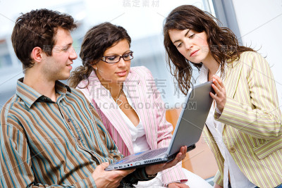 办公室工作人员说