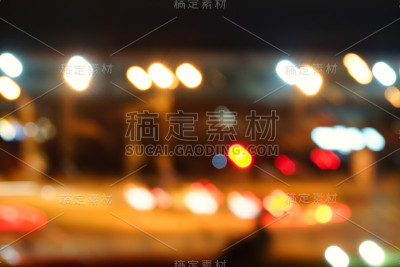 夜晚的城市。模糊图像