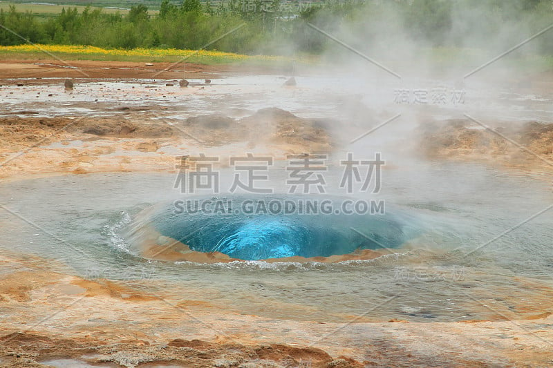 冰岛的 Strokkur Geysir