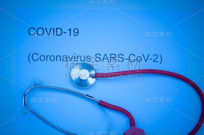 冠状病毒文字书写和听诊器隔离