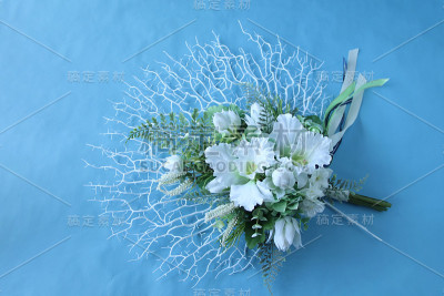 婚礼花束的香蒲和serruria
