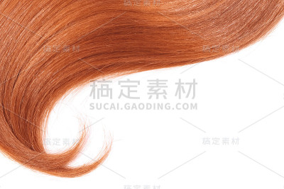 白色背景上的红色自然头发