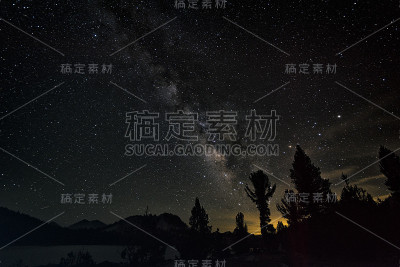 内华达山脉的夜空