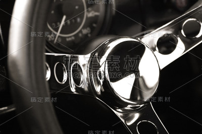 镀铬的方向盘